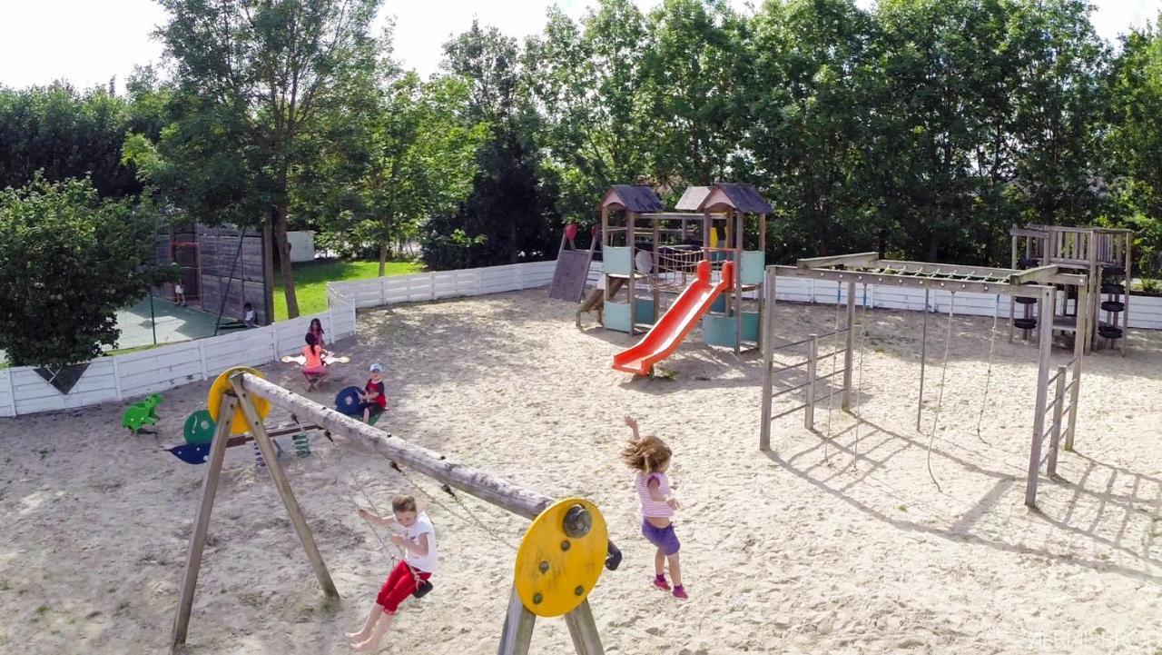 Camping La Haie Penee **** Saint-Quentin-en-Tourmont Exterior photo